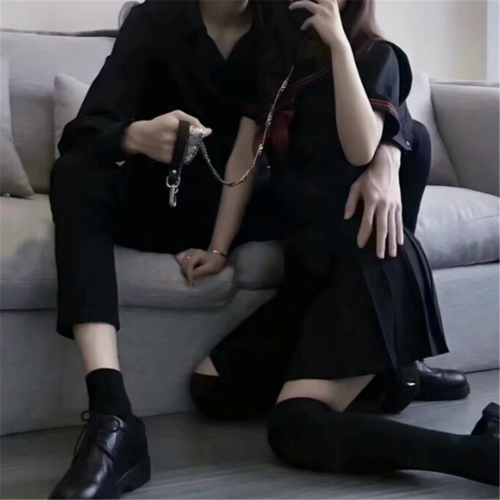 "不像精选情头"的精选情头,一左一右微丧,黑白风酷到炸裂