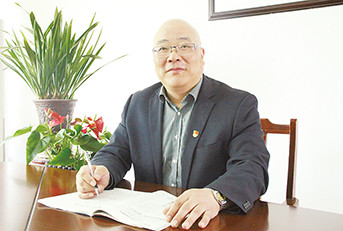 校长点评在春光中播撒希望的种子马鞍山市第二中学校长 王玉平三十余