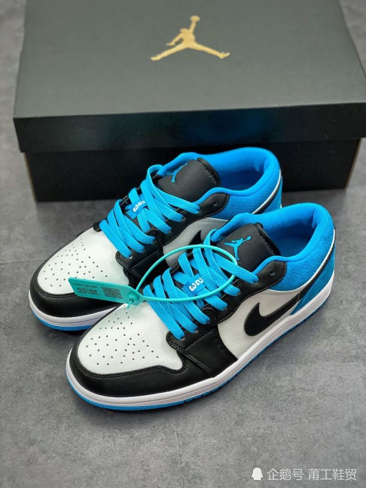 这次又一款经典全新aj1 low"laser blue" 亮相,鞋身选用黑白蓝三色