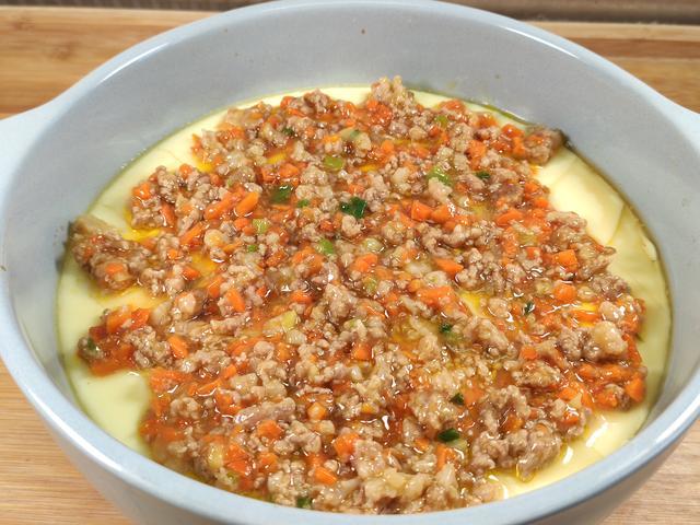 肉末蒸蛋这样做太好吃了,滑嫩q弹,即使时间蒸久了也不会蜂窝