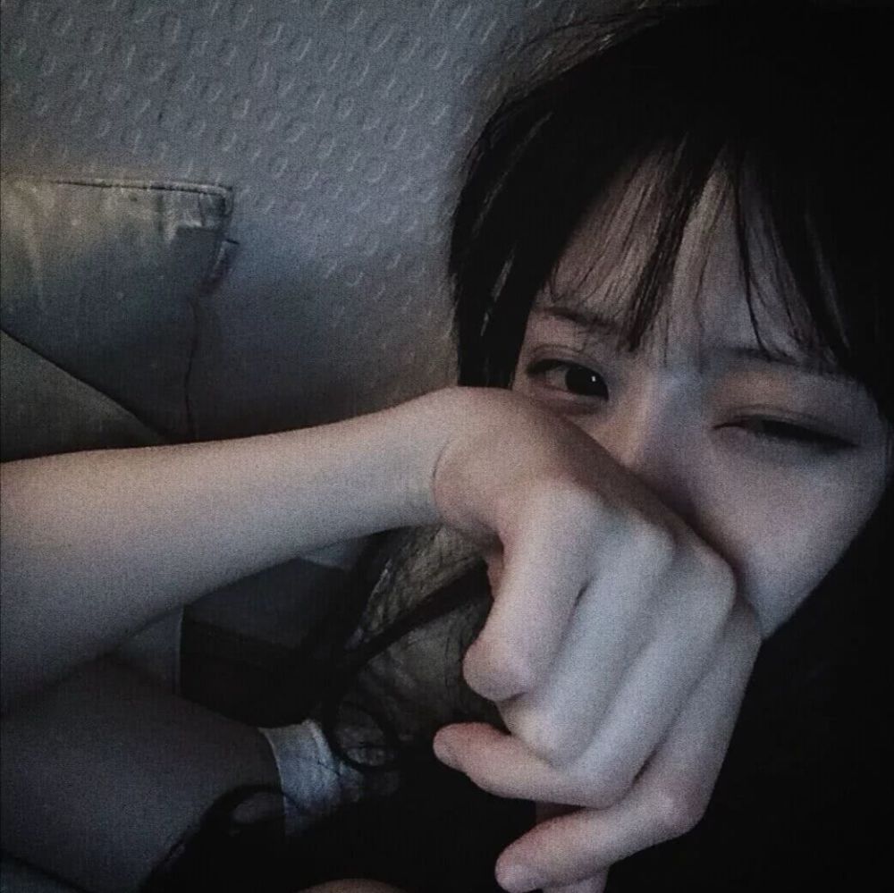 女生头像·微丧伤感的文案:孤独的人就是矫情,听什