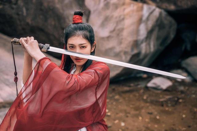 李白|这位三流诗人被与李白并列，有首诗衍生一个成语，我们常挂在嘴边