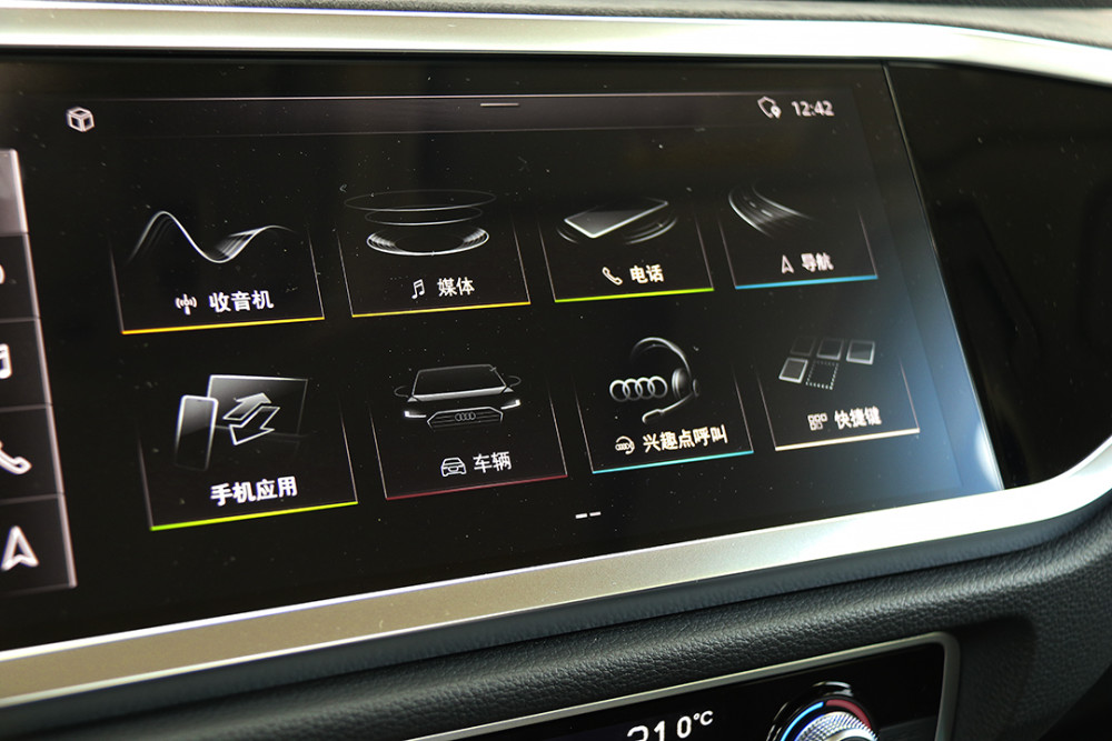 内置全新一代mmi系统,支持carplay和android auto手机互联,集成了多