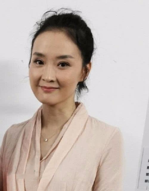 王艳都老了还复出拍戏?身材臃肿不堪,气色憔悴略显疲惫!