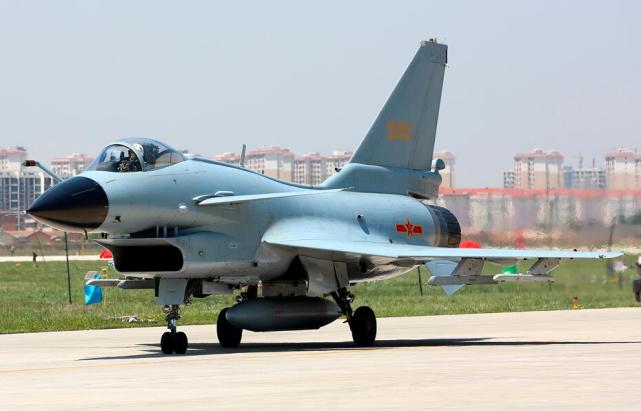 中国航空史上最惨失败成都所展出歼9新模型酷似歼10