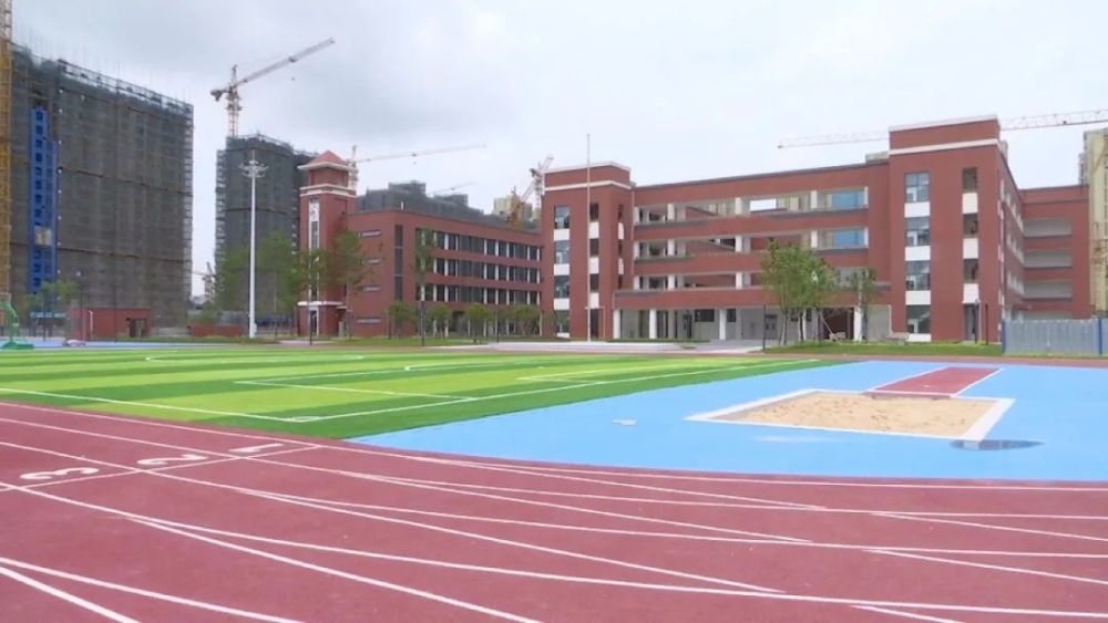 项目实景图 晋江市第七实验小学(崇法校区)实景图 与此同时,福捷·上