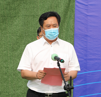 副县长张国树就二季度集中开工项目情况作说明.