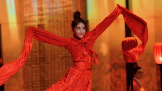 乘风破浪的姐姐:王丽坤三尺水袖大秀舞技!伊能静看傻:美到窒息