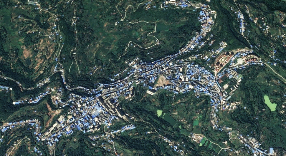 卫星上看四川仪陇县老县城在山顶新县城在嘉陵江畔