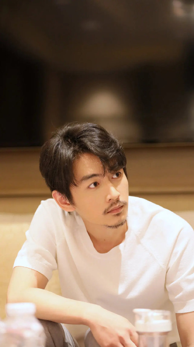 陈晓太绝了,一个人两种气质;留胡子是青年,不留胡子是青春少年