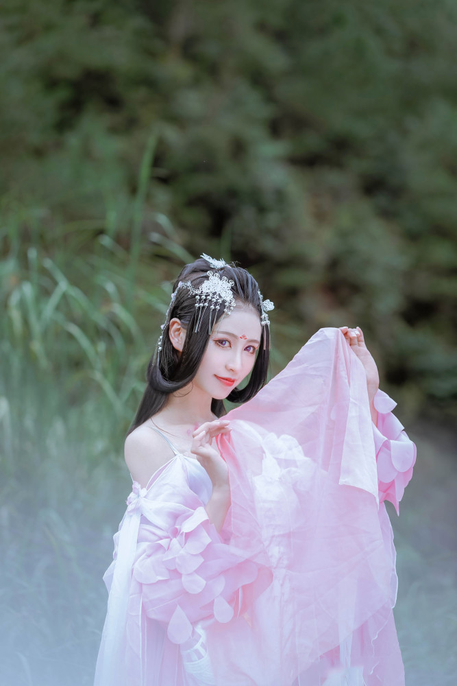 三位气质coser扮演的国产游戏《剑网情缘3》七秀派角色!很有仙气