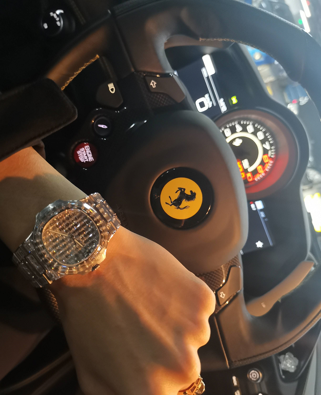 一个月涨粉500w半死不活地讲最牛的话玩表的大能哥背景曝光