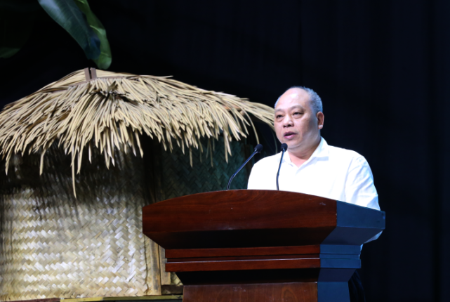 中国休闲垂钓协会副会长路军,黔西南州人民政府副州长黄曼,黔西南州