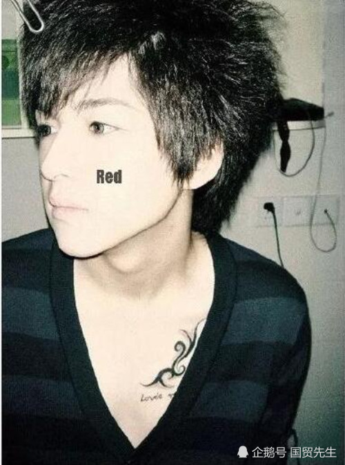 打开腾讯新闻,查看更多图片 >2016年10月18日,朱晓东在家中与妻子