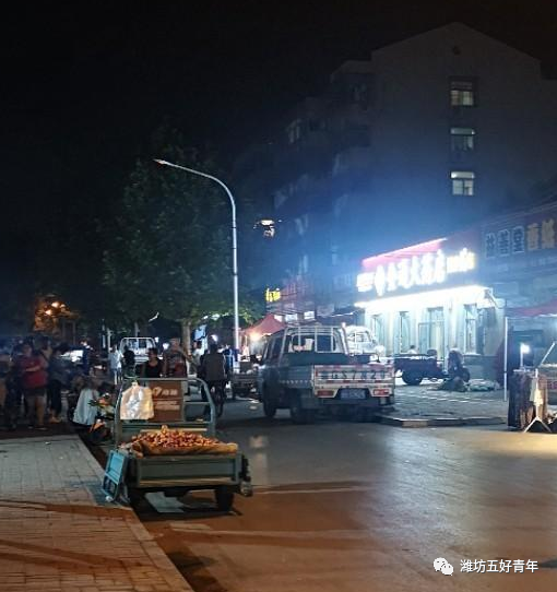 印象比较深的有:向阳路夜市,东风西街夜市,虞河路夜市,北宫菜市场夜市