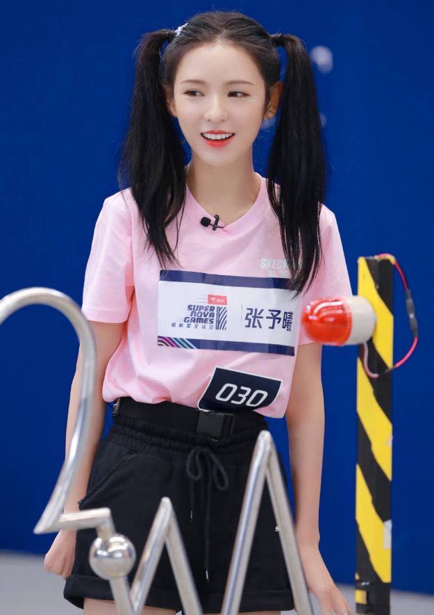 不信张予曦是王思聪"最美前任"?看她坐在郭碧婷身边,我懂了