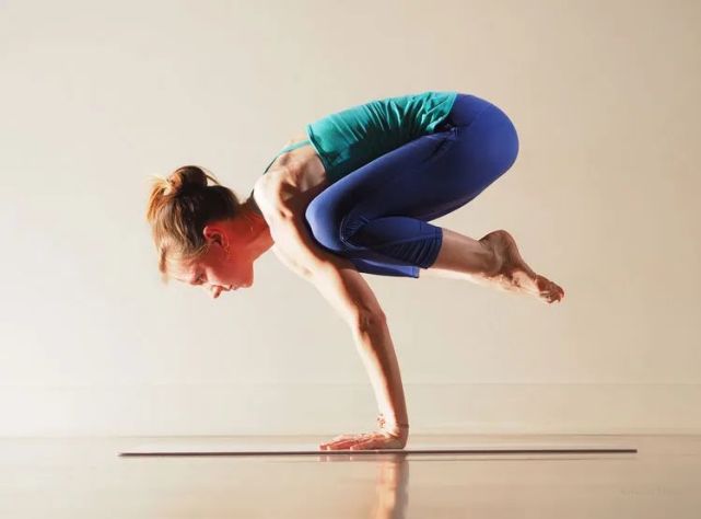 学倒立,一开始都不容易,鹤禅也难稳