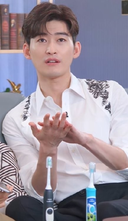 张翰中年发福成包子脸!霸气喊话想谈恋爱很总裁,低头浅笑苏爆了