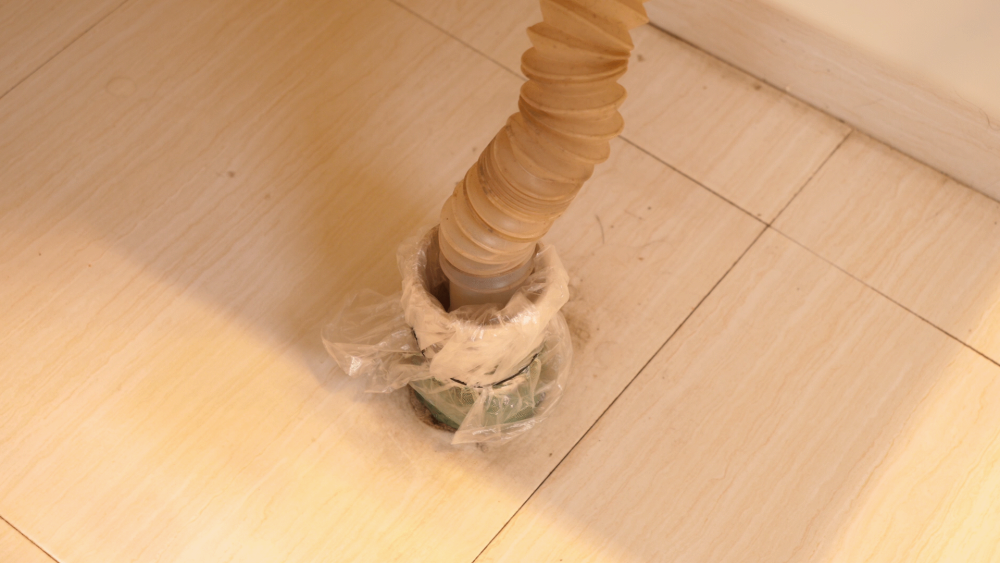 下水道水管上套个保鲜袋,没想到有这神奇妙用,解决生活中一烦恼
