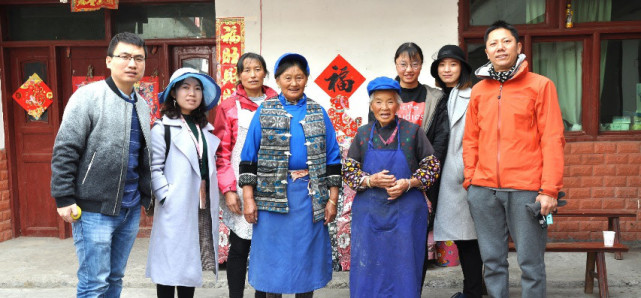 的秘密—— 这颗火种,由我们的先辈们一代代传递下来,从陶行知,晏阳初