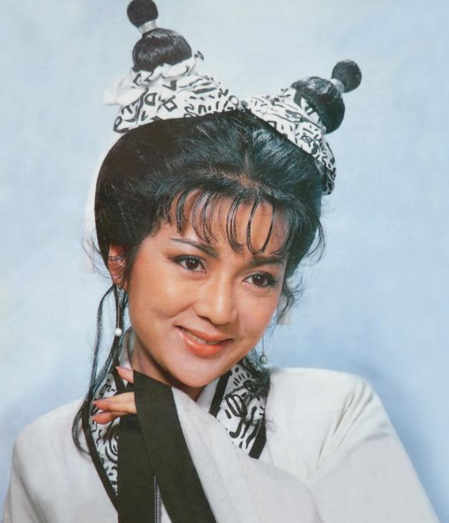 冯宝宝13年拍200部戏养活10兄妹被家人两度逼疯66岁获新生