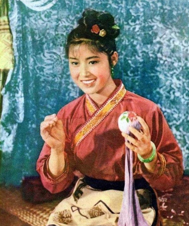 黄婉秋与何有才的感情越来越深厚,她也越来越信任依赖自己的年轻丈夫