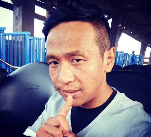 宋小宝自曝年轻时帅过蔡徐坤,本以为是自恋,当旧照曝光后我信了!