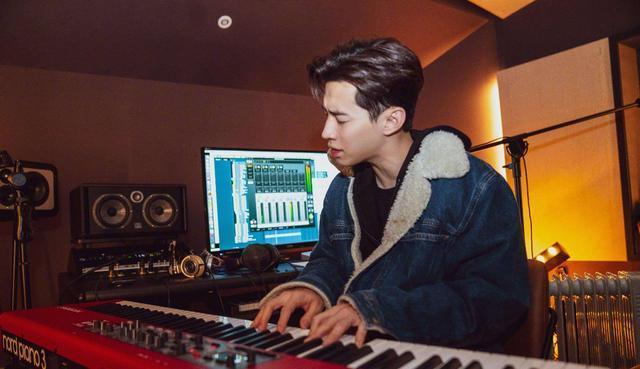 最近刘宪华弹钢琴,拉小提琴频频上微博热搜,大家都惊叹于他的音乐造诣