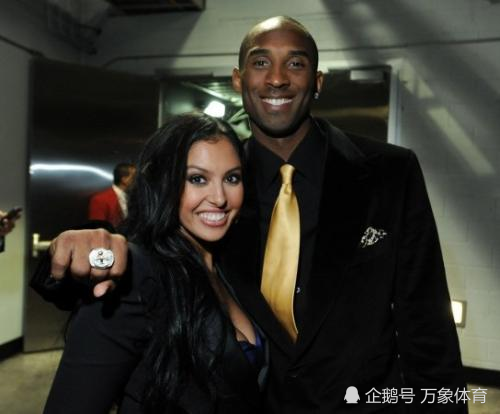 瓦妮莎去纹身,把科比情话刻在身上,这是真不再嫁人了?