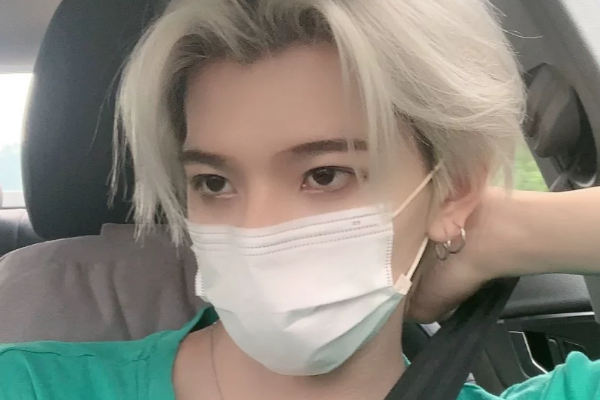 七鹤大人为证明自己帅摘下口罩露侧脸不愧是演校草的人