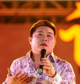 湖南笑星陈英俊本名王湘平因被吐槽丑而改名曾两次酒驾被拘留