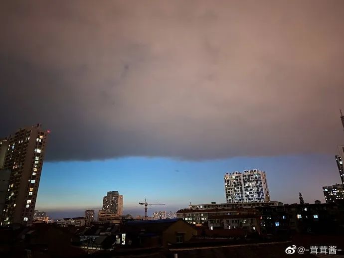 淮安惊现"阴阳天"奇景!原因竟是!强雷电!强降水!今夜到