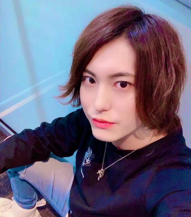 日本小哥生驹卓也才是真正的海王有15个富婆还愿意为他花钱