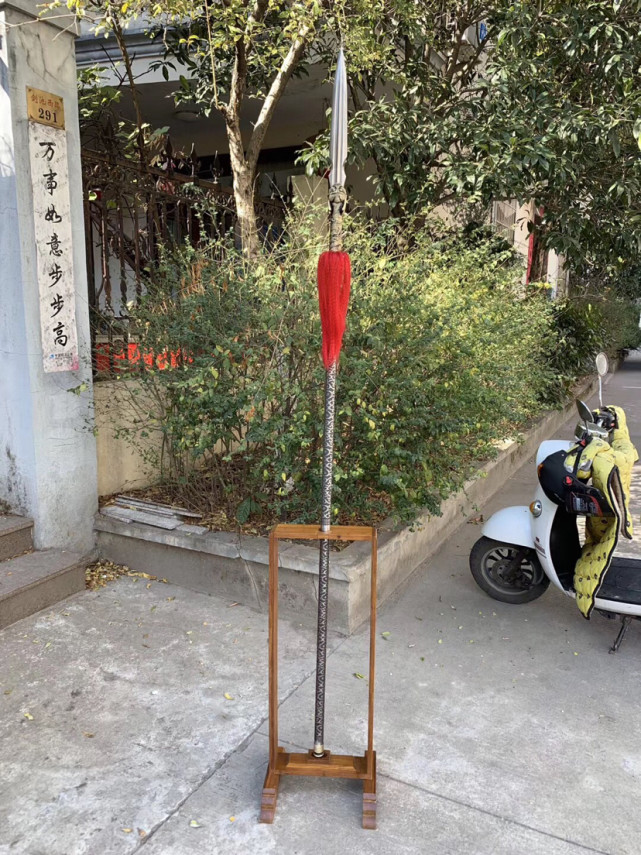 百炼花纹钢龙吟枪