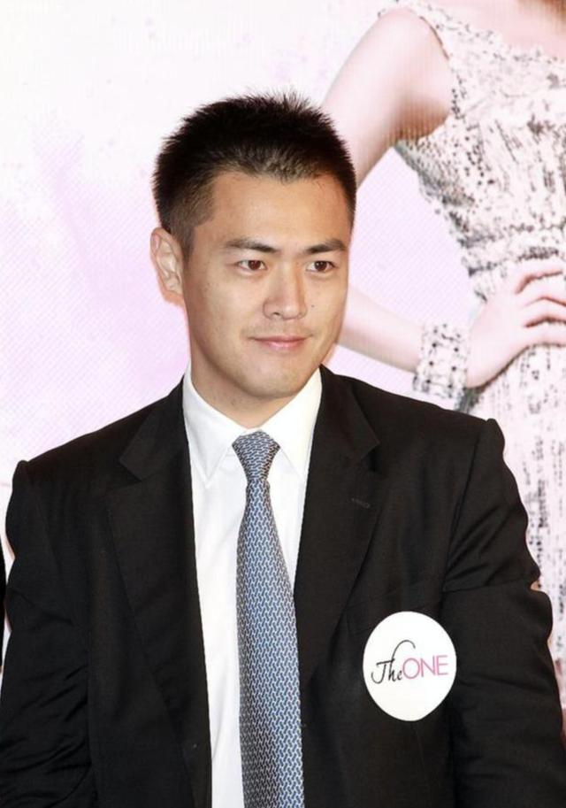 刘銮雄39岁长子刘鸣炜出售所有股权予甘比三子女,甘比所持股权市值72