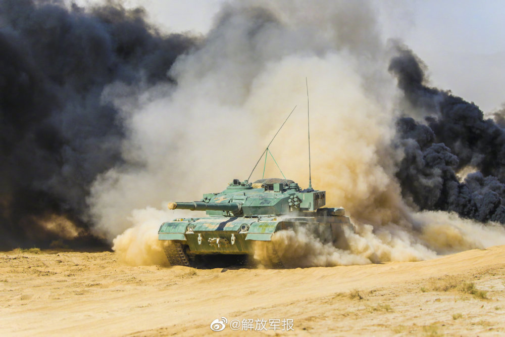 又燃又霸气看铁甲洪流呼啸而来