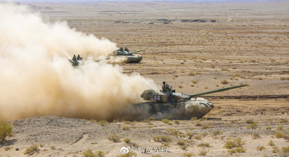 又燃又霸气看铁甲洪流呼啸而来