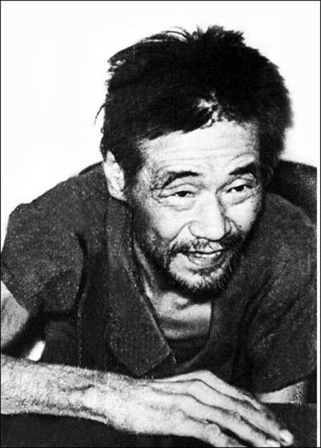 只剩下横井庄一和两个士兵留在山上坚持.