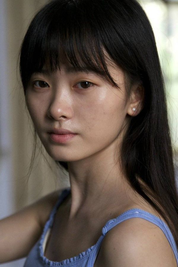 鞠婧祎的脸是纯天然的吗看她16岁纯素颜照仿佛换了个头
