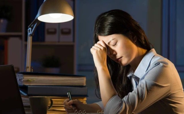 血栓|40岁以后，手脚若出现3个症状，十有八九是体内藏血栓，不容忽视