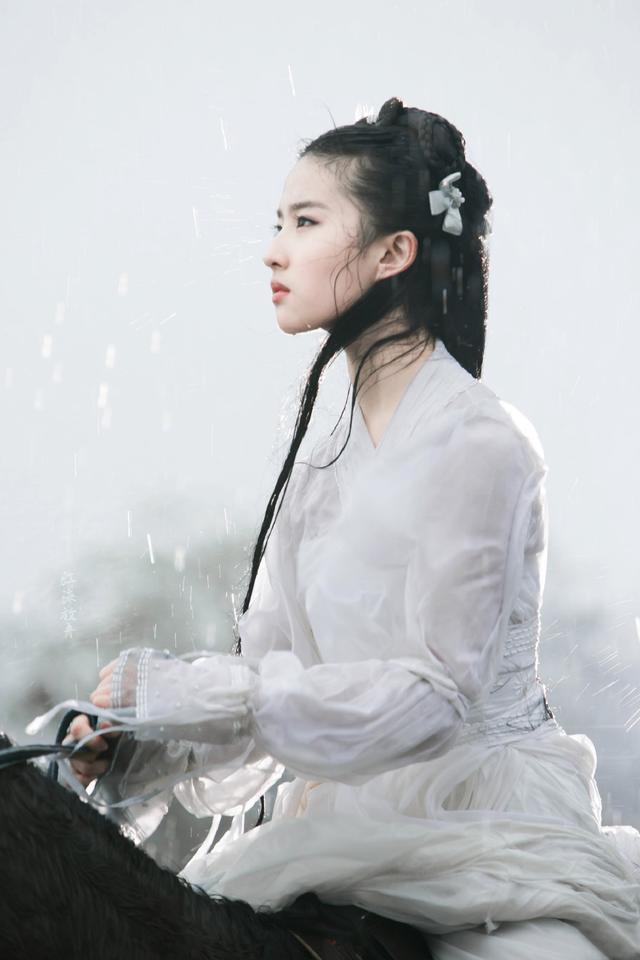 她是中国最美的仙女之一,网友:出尘脱俗,仙气逼人