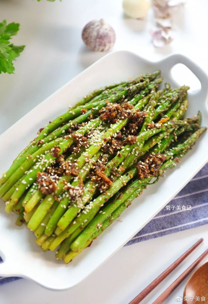芦笋这么煎,鲜脆嫩爽,香味扑鼻,新手也能做得好的时令美味