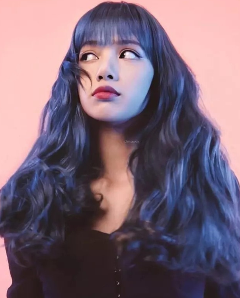 lisa有多爱染发红色蓝色不算啥看到这一个一般人驾驭不了