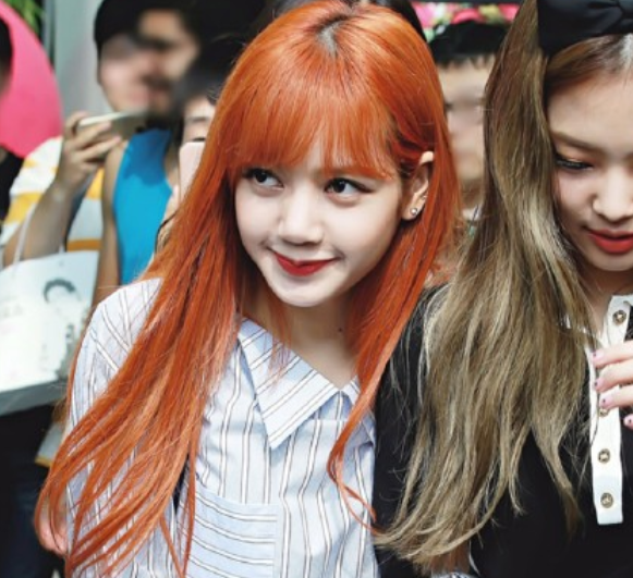 lisa有多爱染发?红色蓝色不算啥,看到这一个,一般人驾驭不了