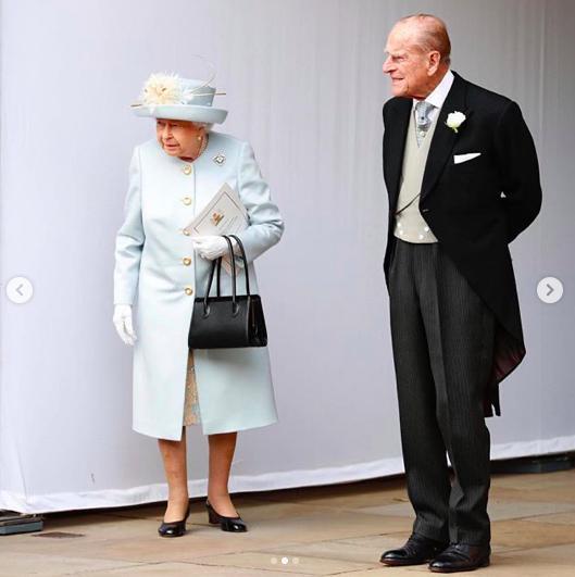 英国菲利普亲王穿裙子图片