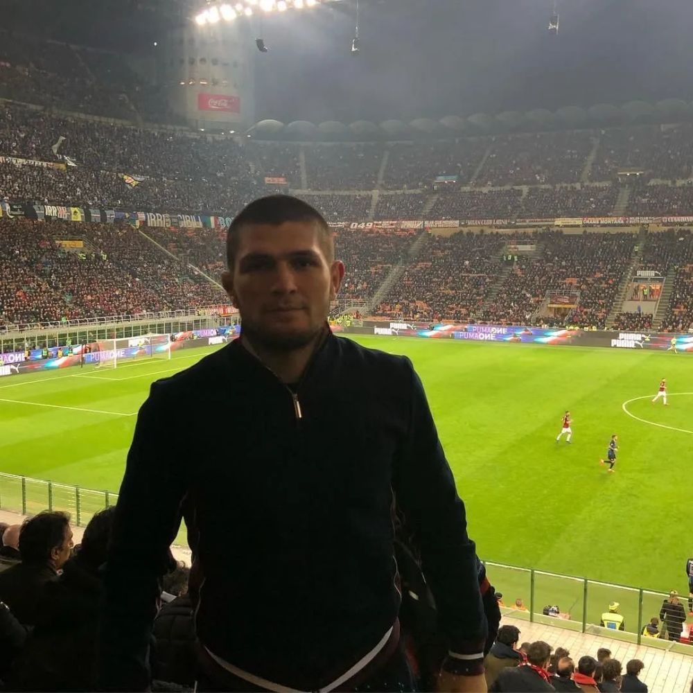 现场观看皇家马德里的欧冠比赛;现轻量级冠军哈比布-努曼格莫多夫不