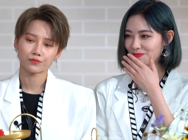 the9首次合体喻言犯迷糊,被许佳琪一把拉到身边,好霸气