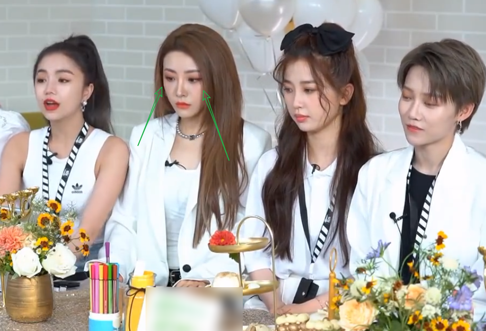 the9首次群访我却在意忙内喻言的表情只有甜妹才能让她笑