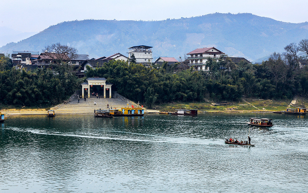 广西柳州三江县丹洲古镇,广西的水上古镇,距今已有400多年历史,却少有