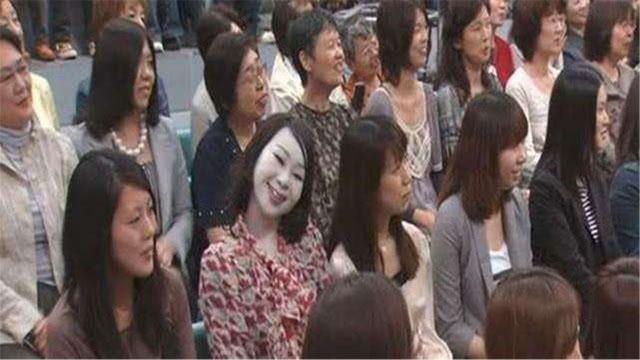 日本歪头姐笑脸图片